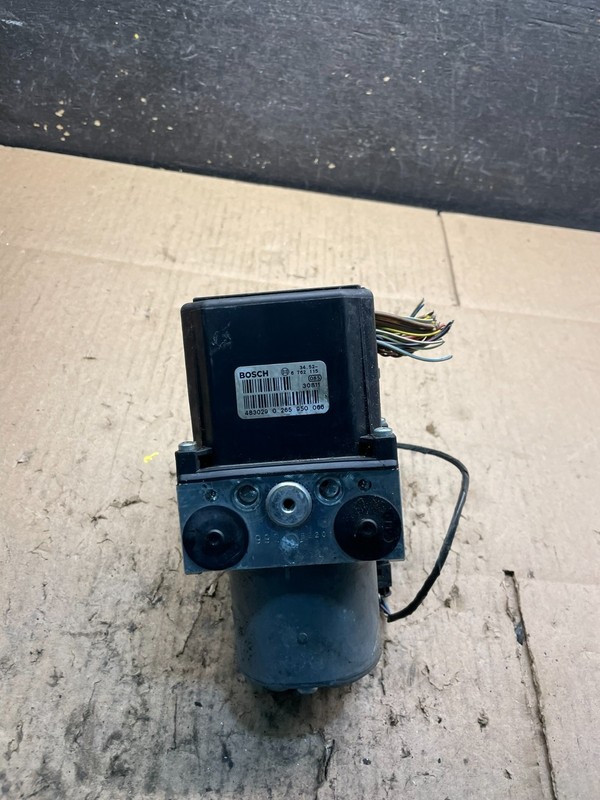 2001 2002 2003 BMW 325i 330i ABS Anti Lock Brake Pump 3451 6762113 W1229 DG