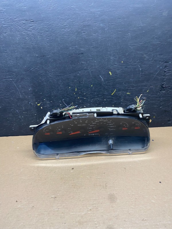 2006 Ford E350 Gauge Speedometer Cluster OEM S6364 DG