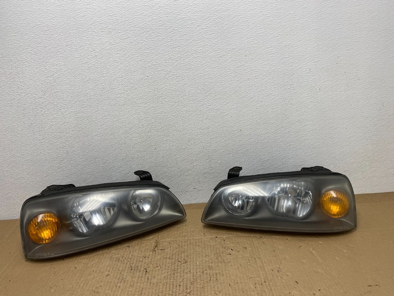 2004 to 2006 Hyundai Elantra Left+Right Set Halogen Headlights AC4004 DW