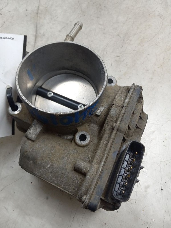 10-17 TOYOTA CAMRY SE 2.5L THROTTLE BODY VALVE ASSEMBLY
