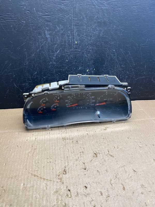 1999 - 2001 Ford F150 F-150 Speedometer Cluster Gauge Oem AC9057 DW