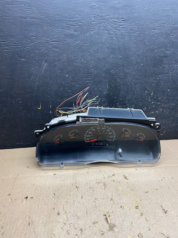 2001 - 2002 Ford Econoline E250 E350 Van Speedometer Instrument Cluster u4985 DG