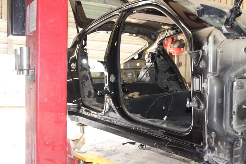 10-16 Porsche Panamera AWD Passenger Right Side Rocker and Post Cut