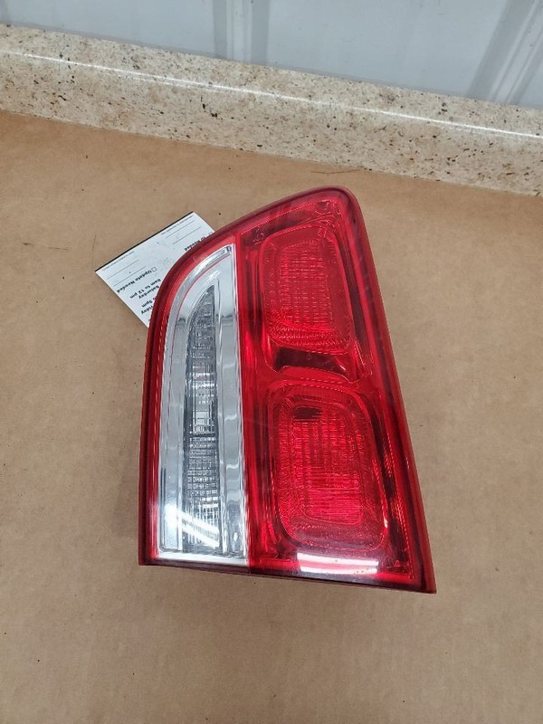 Passenger Tail Light Liftgate Mounted Incandescent Fits 16-18 SORENTO 294488