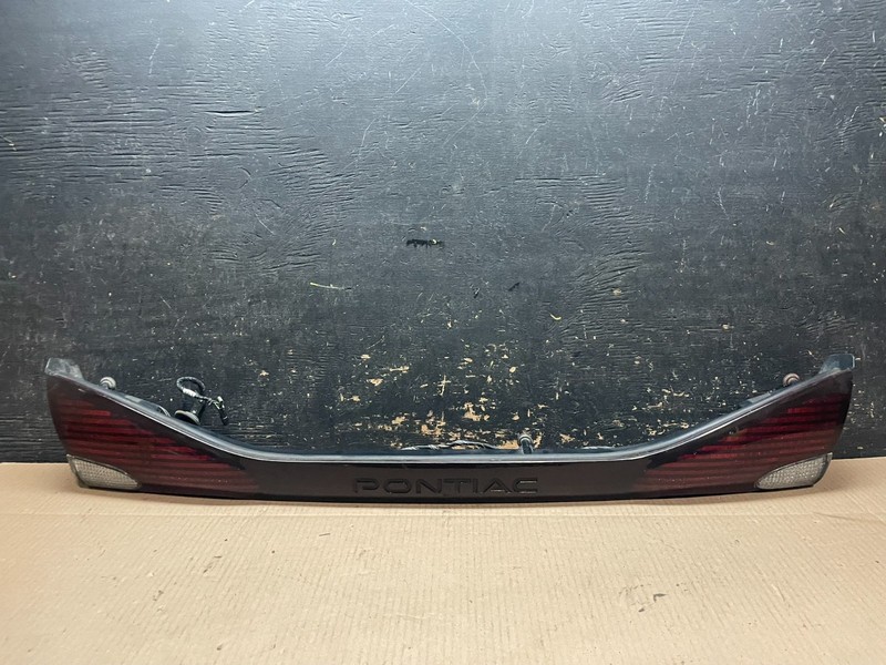 1996 to 1999 Pontiac Bonneville Tail Gate Tail Light Reverse light z8406 DG