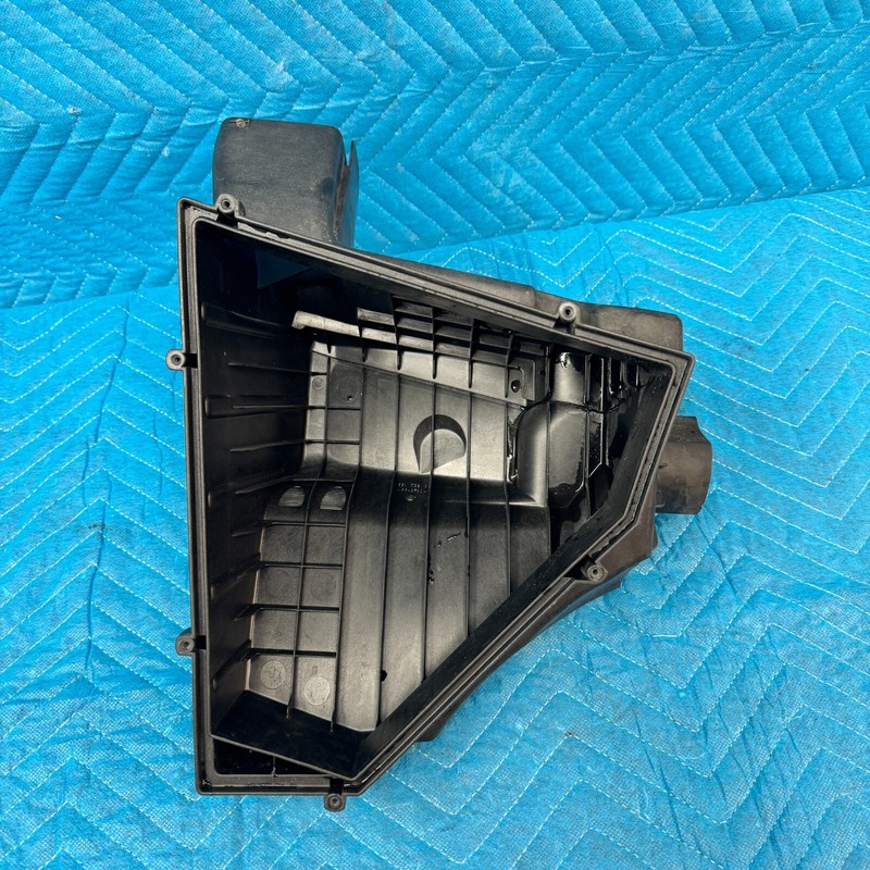 06-12 BMW 330 e90 AIR BOX AIRBOX BASE BOTTOM AIR CLEANER OEM