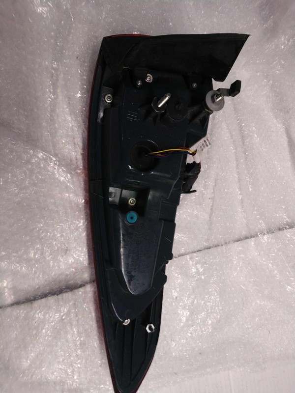 2018 Ford Fusion Right Tail Light Assembly Tan Used 636415 45000 Miles