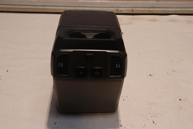 2019 FORD F250 SD XLT FLOOR CENTER CONSOLE COMPARTMENT W/ ARMREST OEM