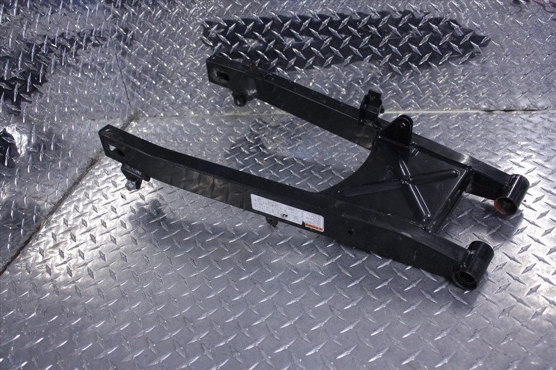 05 SUZUKI GZ 250 MARAUDER REAR SWINGARM SWING ARM SUSPENSION GZ250