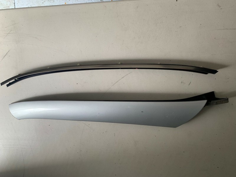 1997 - 2004 MERCEDES SLK230 R170 FRONT RIGHT WINDSHIELD A PILLAR MOLDING TRIM