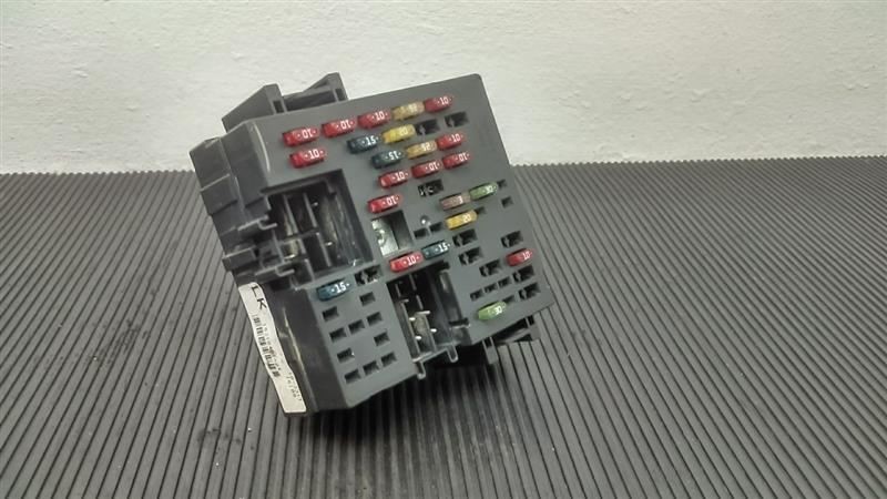 99-02 Chevrolet Silverado Interior Dash Fuse Box OEM 15319401