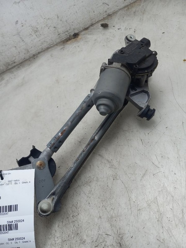 07 08 09 10 11 12 TOYOTA YARIS S FRONT WINDSHIELD WIPER MOTOR