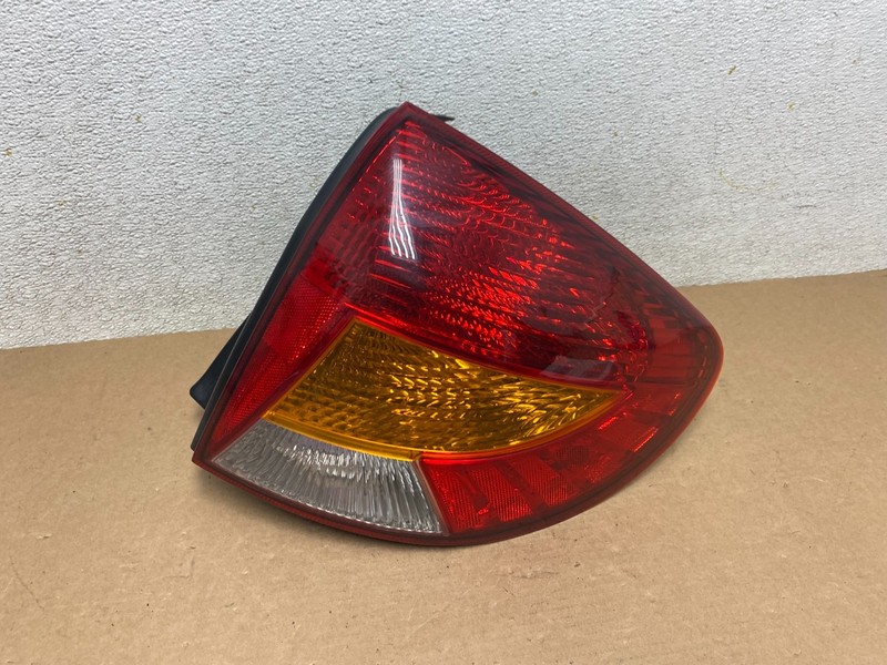 1999 to 2002 Kia Rio Right Passenger RH Side Tail Light OEM O9606 DG
