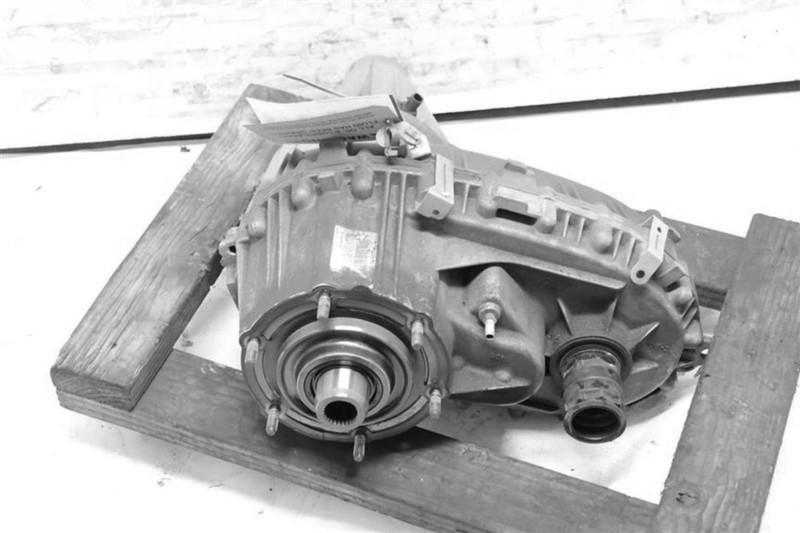 2004 Cadillac Escalade 4WD Transfer Case Assembly OEM 171k Miles Gold