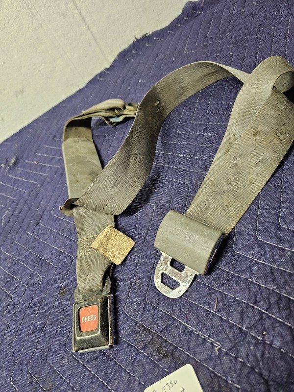 2003 Ford E350 Rear Passenger Seatbelt Buckle(Passengervan) 3rd Row