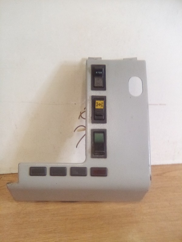 2000 Freightliner FL70 Dash Switch Panel 68-06891-353