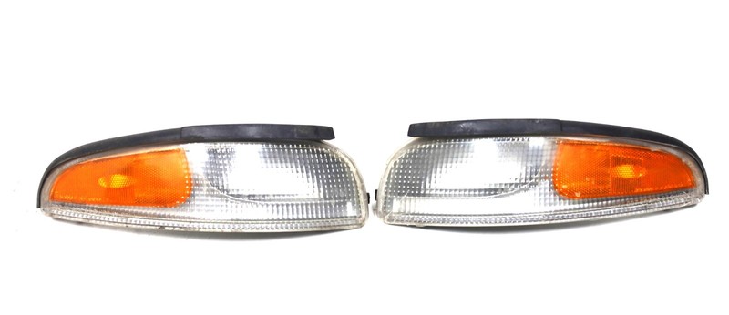97-04 Chevy C5 Corvette Driver & Passenger Front Turn Signal Lamp / Lens *USED*