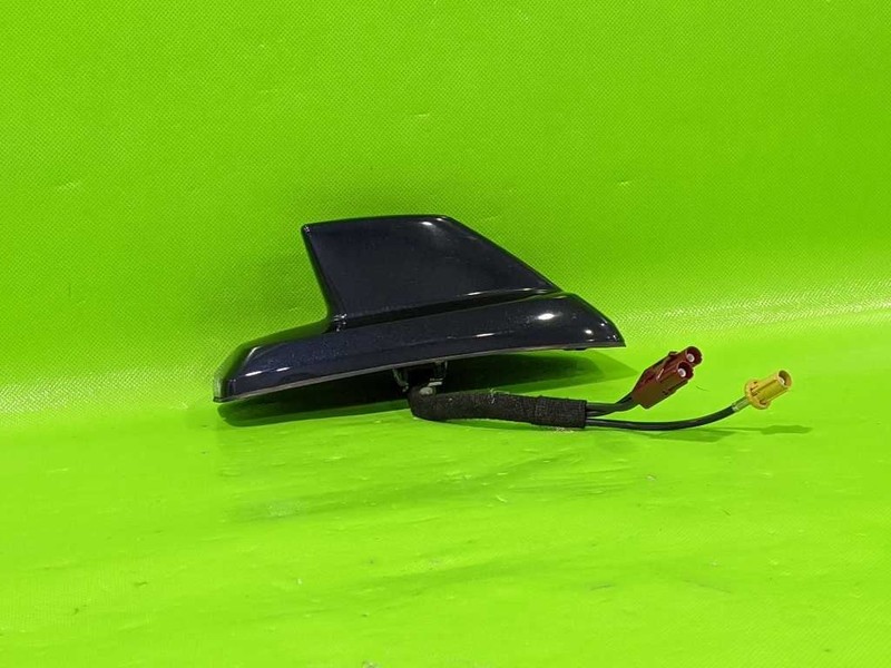 17 YUKON XL ROOF RADIO SHARK FIN ANTENNA OEM 4030-32