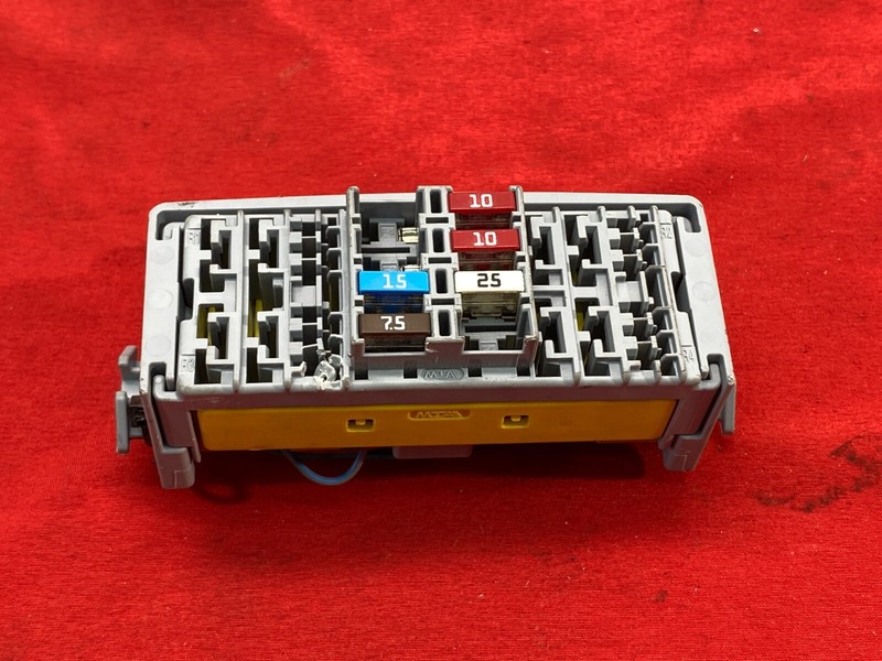 14-21 Maserati Quattroporte Ghibli Fuse Relay Junction Box Control Module OEM