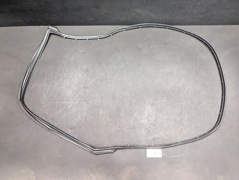 Front Right Door Weatherstrip 2021 Toyota C-HR 67861-F4010 2018 2019 2020 2022