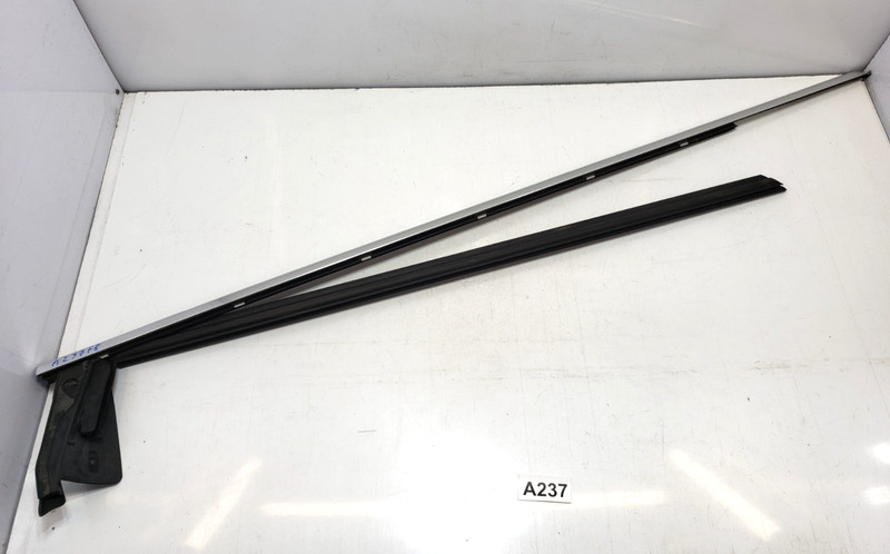 ✅ 07-14 OEM Mercedes W216 CL550 Front Right Door Window Trim Molding Seal