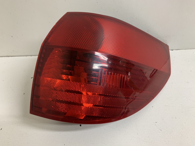 2004-2005 Toyota Sienna Right Passenger Tail Light Lamp Taillight Taillamp Oe
