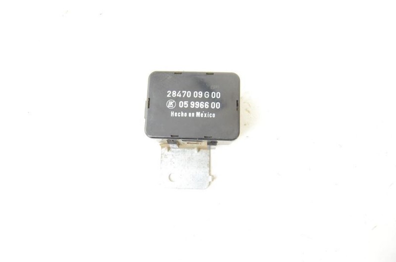 1993 Nissan Pickup Truck King Cab Seat Belt Timer Module 28470 09G00