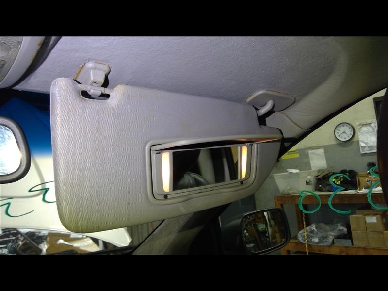 Passenger Right Sun Visor Illuminated Fits 03-06 VOLVO XC90 1171648