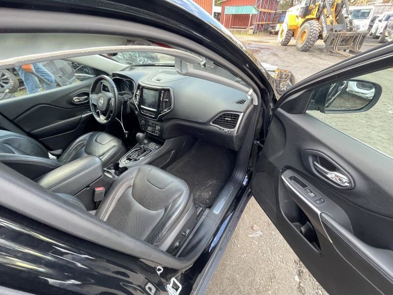 2019 JEEP CHEROKEE RIGHT A-PILLAR BLACK PC:PXJ 69K -SPORT- 52021