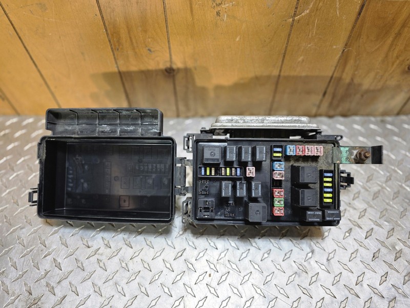P04692031AM Dodge 2006 Chrysler 300 Magnum 300 Fuse Box 5.7 OEM 04692031AM Z36