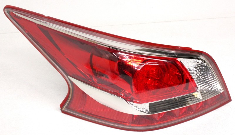 OEM Nissan Altima Sedan Left Driver Side LED Tail Lamp Lens Chips