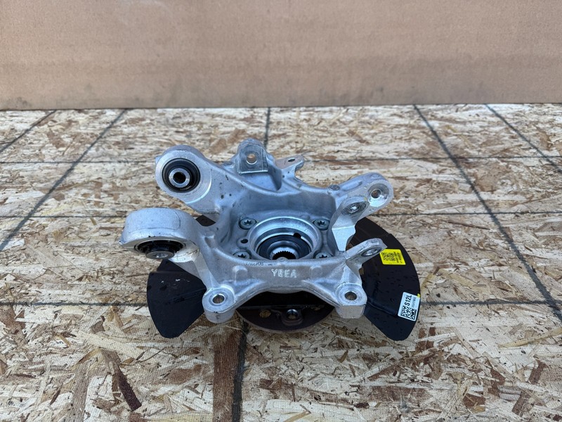 GENESIS GV70 2022-2026 OEM REAR LEFT DRIVER SPINDLE KNUCKLE HUB ASSEMBLY