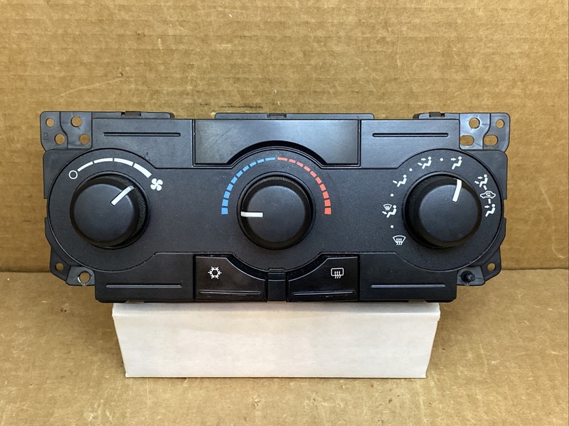 2007 Chrysler 300 Charger Magnum Climate Temp Temperature Control P55111870AJ