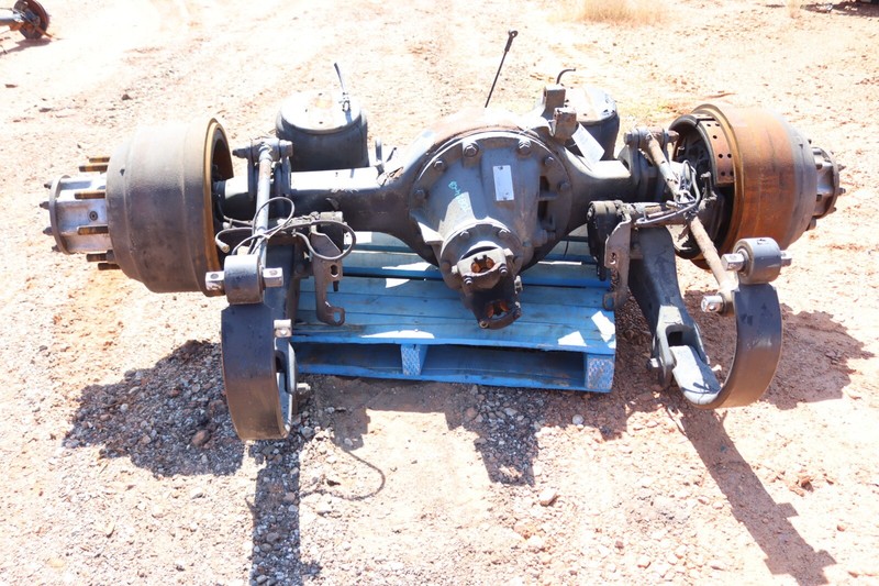 2009 KENWORTH T2000 PACCAR REAR SECOND AXLE DIFF ASSEMBLY W/ WHEEL HUB OEM
