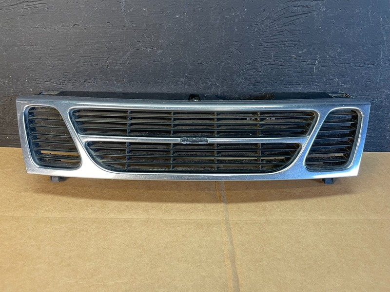 1994 to 1997 Saab 900 Front Upper Center Grille Grill OEM AE0782 DG