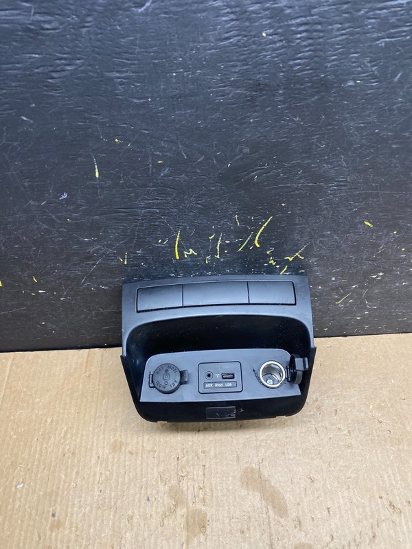2011-2013 Kia Sorento Center Seat Heater Switches Aux USB Power Outlet z7299 DG