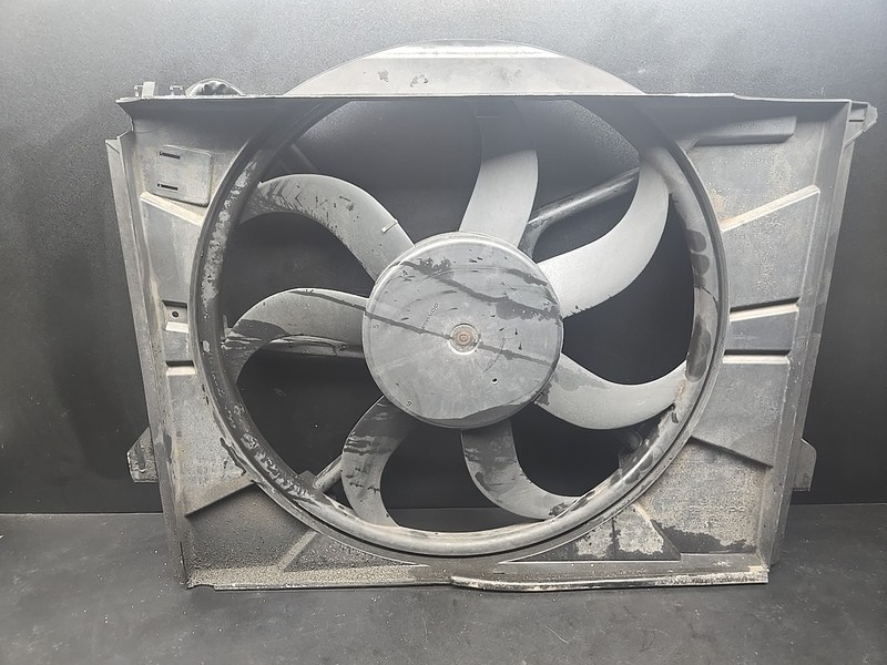 07-13 Mercedes W216 CL550 S450 Engine Cooling Fan Motor Assembly 2215000493 OEM