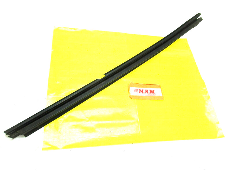 DOOR SEAL RUBBER WEATHER STRIP RIGHT REAR INNER DOOR TOP RR 05 06 07 08 09 10 G6