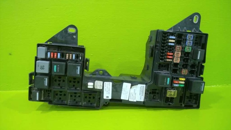 09 JAGUAR XF 4.2L FUSE BOX OEM 2824-45