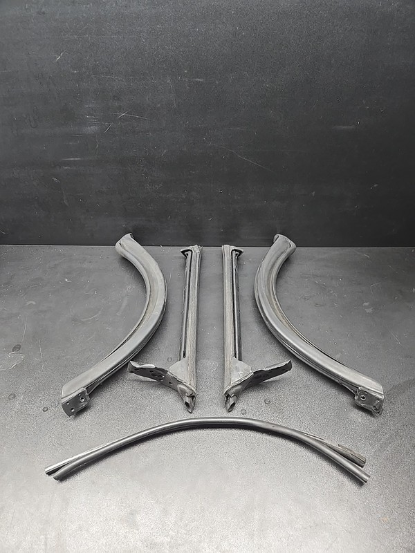 Saturn Sky Pontiac Solstice Top Roof Weather Strip Seal Set R + L 06-09 OEM