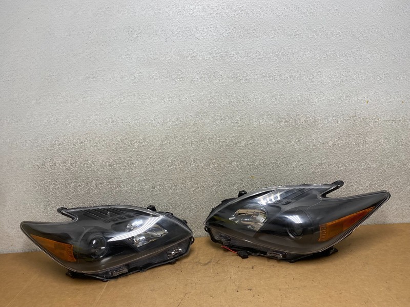 2010 - 2011 Toyota Prius Left+Right Halogen Headlights Aftermarket X5149 DW