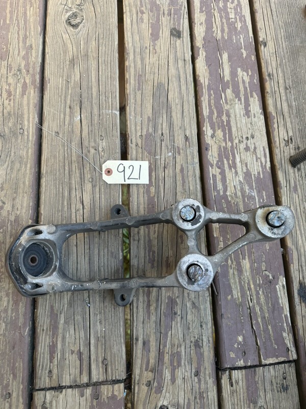 VOLVORADIATOR SUPPORT BRACKET MOUNT - P/N: 20976567