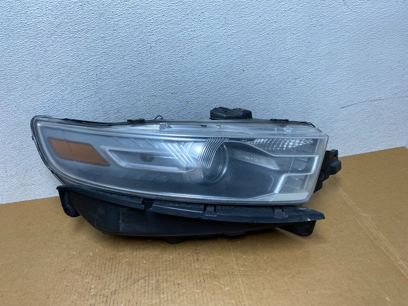2013 to 2019 Ford Taurus Right Passenger RH Side Headlight Halogen OEM AD9185 DW