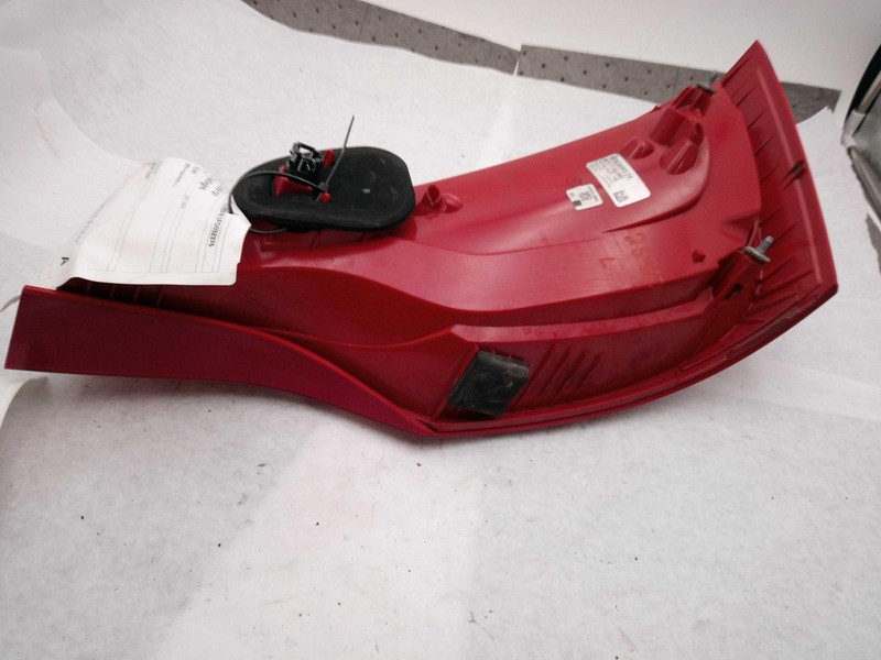 2015 Audi Q7 Left Tail Light Assembly White OEM 237425 136K Mileage