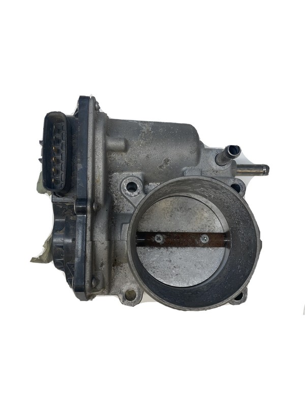 Toyota Tacoma throttle body 2016 2019 valve assy 2.7L 2K miles OEM 2203075040