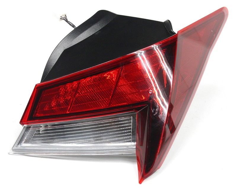 OEM Right Passenger Side Halogen Tail Lamp For Hyundai Elantra USA 92402-AB000