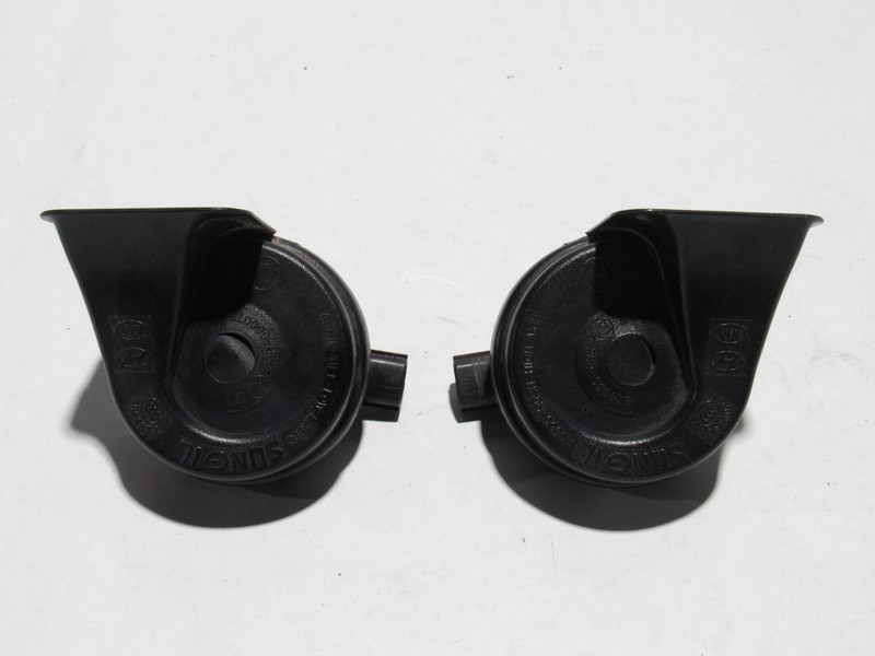 Genesis G80 2017 High Tone Alarm Siren Signal Pitch Horn Set Pair 16-20 *