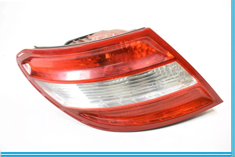08-11 Mercedes W204 C300 C63 AMG Rear Left Side Taillight Tail Light Lamp OEM