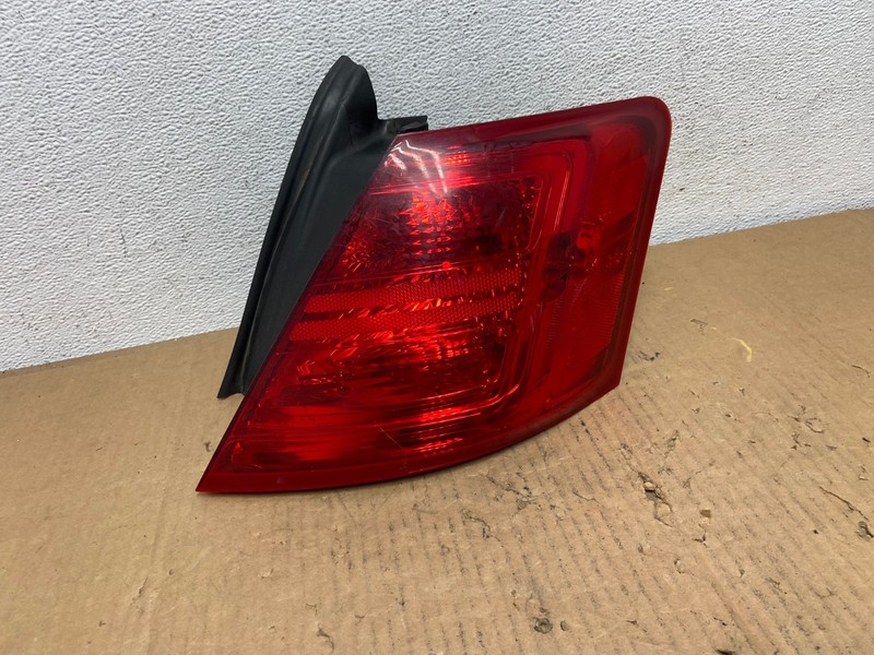 2014 to 2018 Ford Taurus Interceptor Right Passenger RH Tail Light OEM AD1051 LK