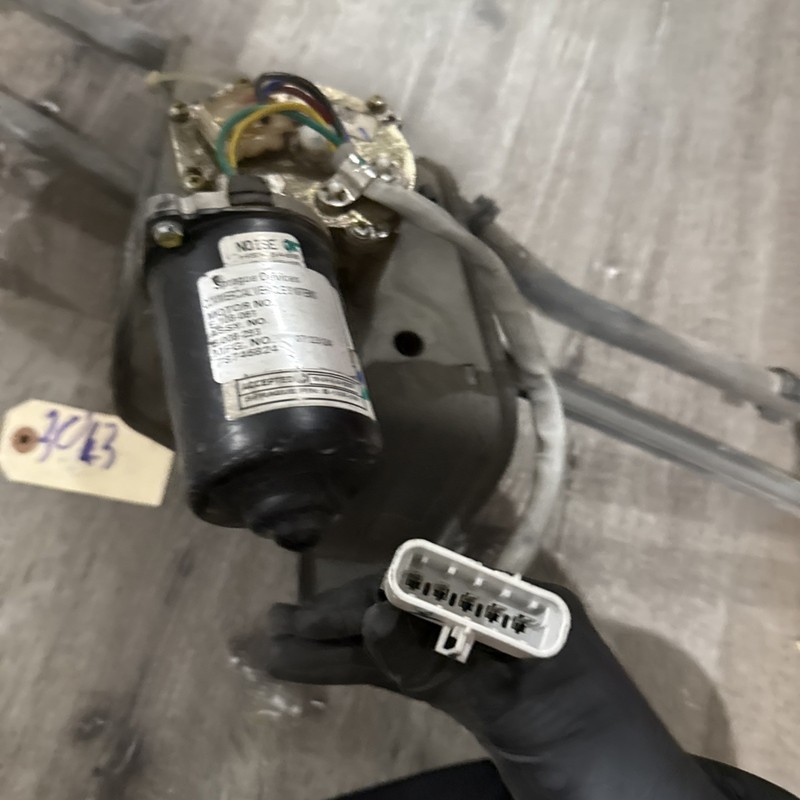 VOLVO VNL WINDSHIELD WIPER MOTOR - P/N: E-108-061